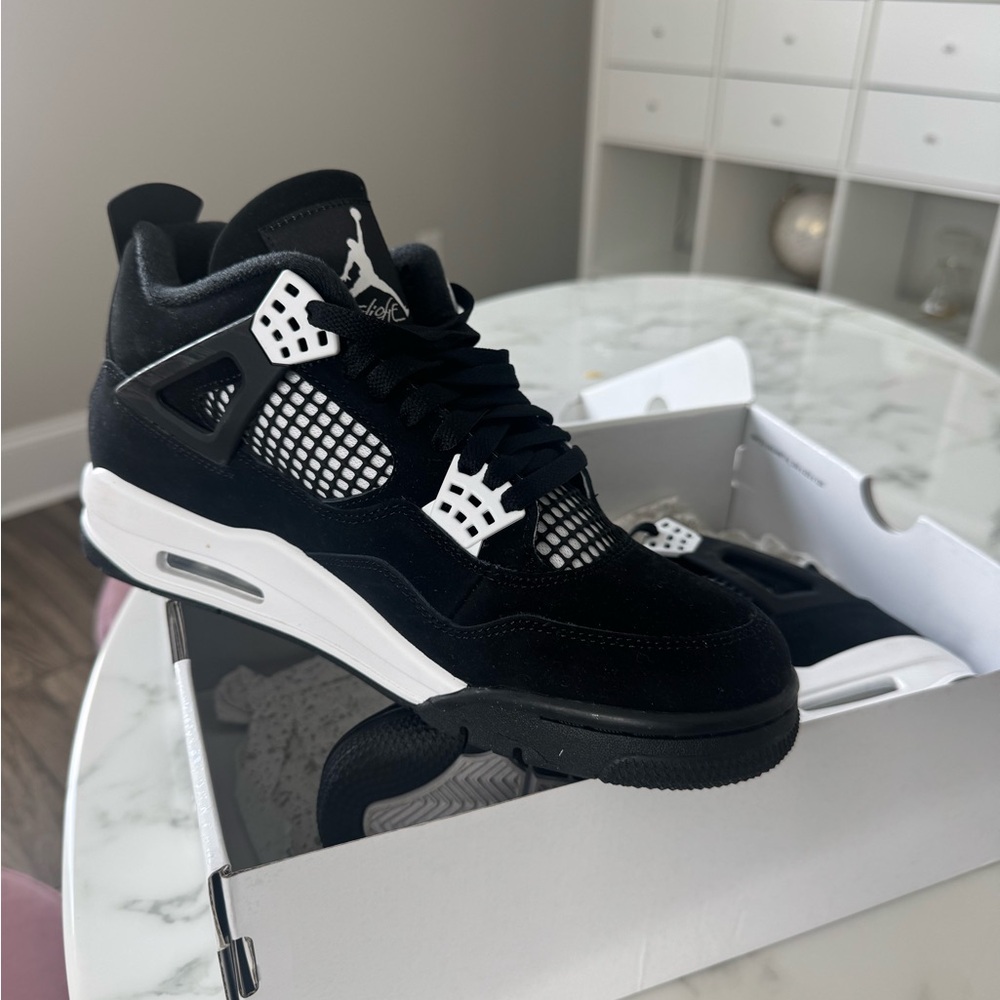 Air Jordan 4 Retro White Thunder